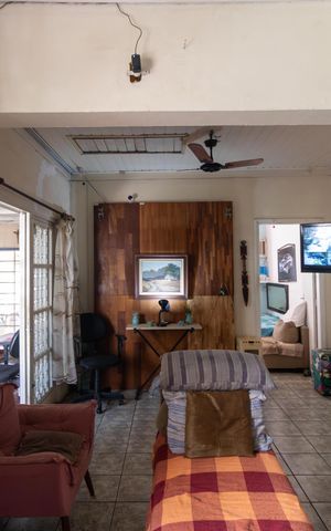 Casa à venda com 250m², 2 quartos e 3 vagas Casa à venda com 250m², 2 quartos e 3 vagasSalas