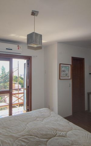 Casa à venda com 215m², 4 quartos e 3 vagas Casa à venda com 215m², 4 quartos e 3 vagasSuite