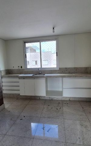 Apartamento à venda com 261m², 5 quartos e 6 vagas