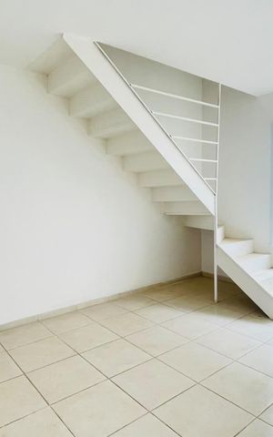Casa de condomínio para alugar com 61m², 2 quartos e 1 vaga