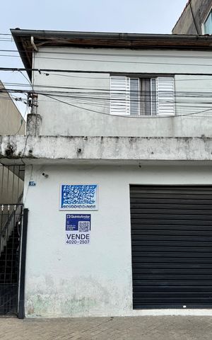 Casa à venda com 218m², 2 quartos e 1 vaga Casa à venda com 218m², 2 quartos e 1 vagaFachada