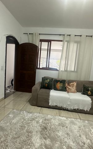 Casa à venda com 134m², 2 quartos e 2 vagas Casa à venda com 134m², 2 quartos e 2 vagasSala
