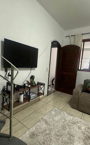 Casa à venda com 134m², 2 quartos e 2 vagas Casa à venda com 134m², 2 quartos e 2 vagasSala