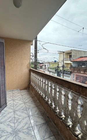 Casa à venda com 134m², 2 quartos e 2 vagas Casa à venda com 134m², 2 quartos e 2 vagasVaranda