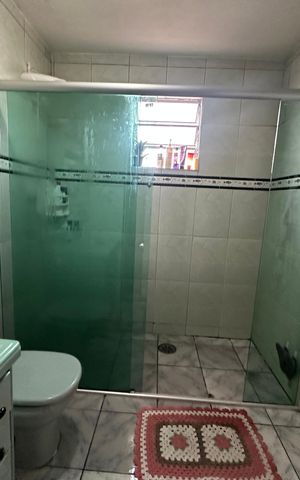 Casa à venda com 134m², 2 quartos e 2 vagas Casa à venda com 134m², 2 quartos e 2 vagasBanheiro