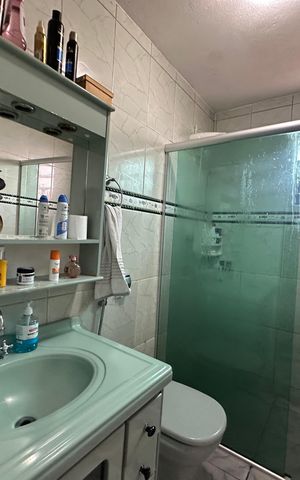 Casa à venda com 134m², 2 quartos e 2 vagas Casa à venda com 134m², 2 quartos e 2 vagasBanheiro