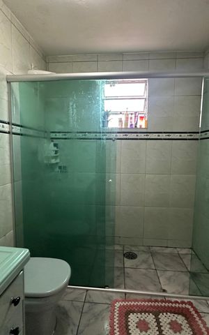 Casa à venda com 134m², 2 quartos e 2 vagas Casa à venda com 134m², 2 quartos e 2 vagasBanheiro