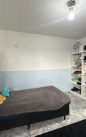 Casa à venda com 134m², 2 quartos e 2 vagas Casa à venda com 134m², 2 quartos e 2 vagasQuarto 2