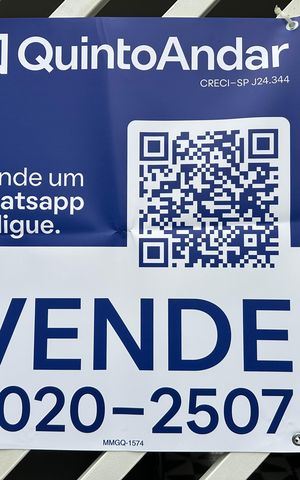 Casa à venda com 134m², 2 quartos e 2 vagas Casa à venda com 134m², 2 quartos e 2 vagasFachada