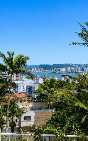 Casa para alugar com 280m², 5 quartos e 2 vagas Casa para alugar com 280m², 5 quartos e 2 vagasVista