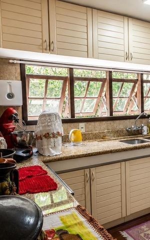 Casa para alugar com 280m², 5 quartos e 2 vagas Casa para alugar com 280m², 5 quartos e 2 vagasCozinha