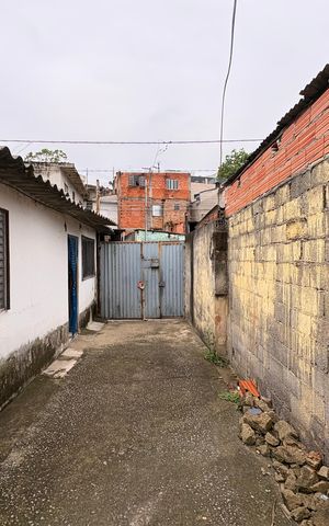 Casa à venda com 410m², 2 quartos e 1 vaga Casa à venda com 410m², 2 quartos e 1 vagaGaragem