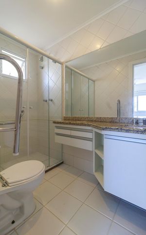 Apartamento à venda com 113m², 4 quartos e 2 vagasSuíte 1 - Banheiro