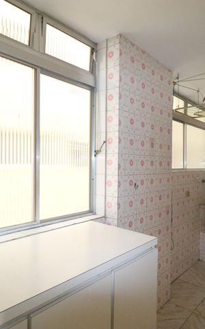 Apartamento à venda com 83m², 2 quartos e 1 vagaÁrea e banheiro de serviço 