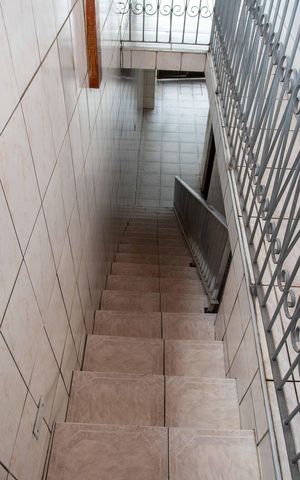 Casa para alugar com 207m², 4 quartos e 2 vagasEscada