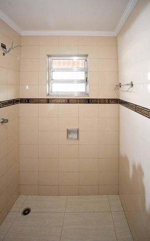Casa para alugar com 207m², 4 quartos e 2 vagasBanheiro Social