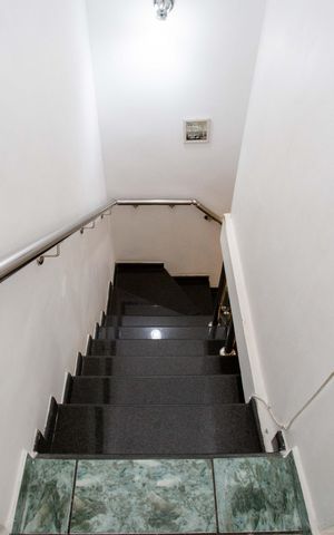 Casa para alugar com 207m², 4 quartos e 2 vagasEscada