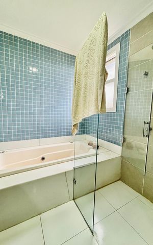 Casa de condomínio à venda com 480m², 4 quartos e 4 vagasBanheiro 3