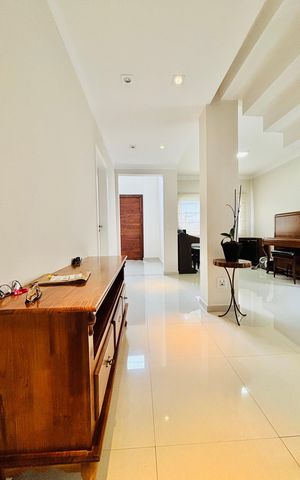 Casa de condomínio à venda com 480m², 4 quartos e 4 vagasHall de entrada