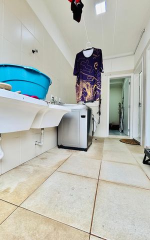 Casa de condomínio à venda com 480m², 4 quartos e 4 vagasLavanderia 