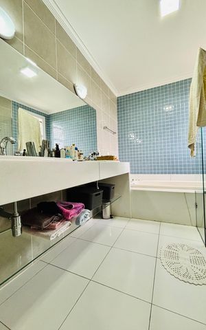 Casa de condomínio à venda com 480m², 4 quartos e 4 vagasBanheiro 3
