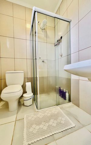 Casa de condomínio à venda com 480m², 4 quartos e 4 vagasBanheiro 1