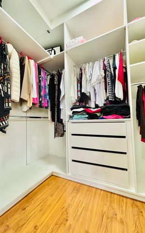 Casa de condomínio à venda com 480m², 4 quartos e 4 vagasCloset da suíte 2