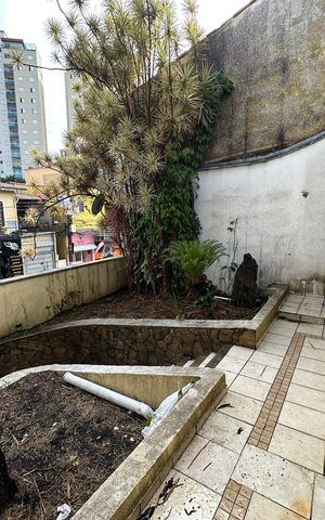 Casa à venda com 180m², 4 quartos e 2 vagas Casa à venda com 180m², 4 quartos e 2 vagasQuintal