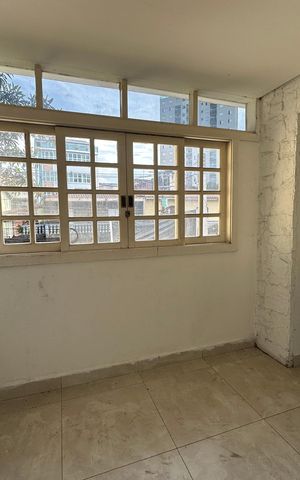 Casa à venda com 180m², 4 quartos e 2 vagas Casa à venda com 180m², 4 quartos e 2 vagasVaranda
