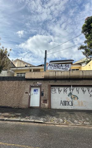 Casa à venda com 180m², 4 quartos e 2 vagas Casa à venda com 180m², 4 quartos e 2 vagasFachada