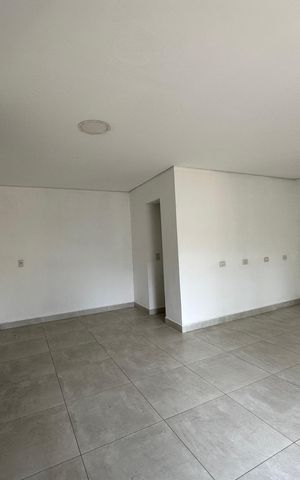 Casa à venda com 180m², 4 quartos e 2 vagas Casa à venda com 180m², 4 quartos e 2 vagasSala