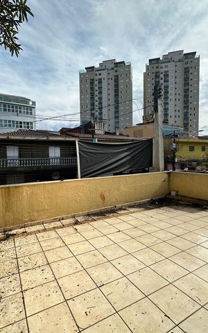 Casa à venda com 180m², 4 quartos e 2 vagas Casa à venda com 180m², 4 quartos e 2 vagasQuintal