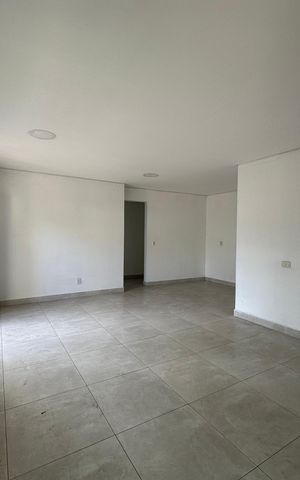 Casa à venda com 180m², 4 quartos e 2 vagas Casa à venda com 180m², 4 quartos e 2 vagasSala