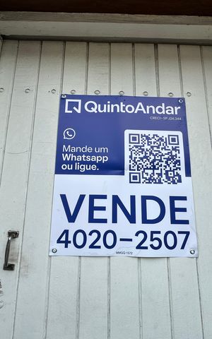 Casa à venda com 180m², 4 quartos e 2 vagas Casa à venda com 180m², 4 quartos e 2 vagasFachada