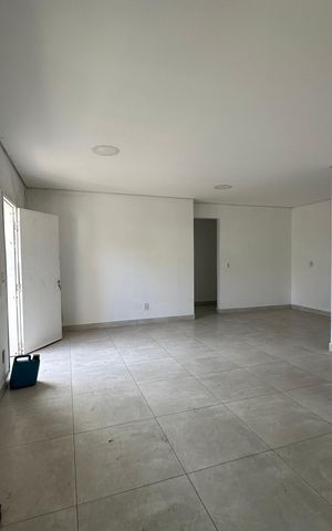 Casa à venda com 180m², 4 quartos e 2 vagas Casa à venda com 180m², 4 quartos e 2 vagasSala