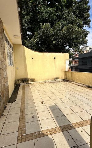 Casa à venda com 180m², 4 quartos e 2 vagas Casa à venda com 180m², 4 quartos e 2 vagasQuintal