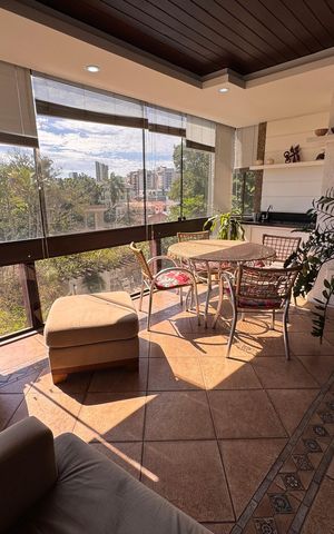 Apartamento à venda com 190m², 3 quartos e 2 vagas Apartamento à venda com 190m², 3 quartos e 2 vagasVaranda
