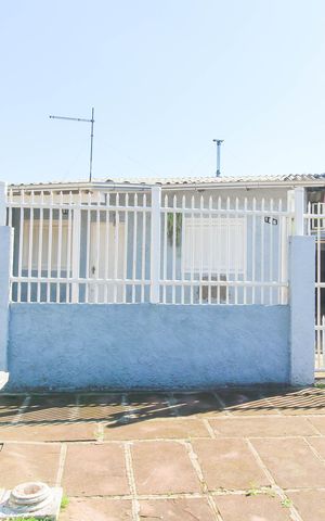 Casa para alugar com 60m², 3 quartos e 2 vagas Casa para alugar com 60m², 3 quartos e 2 vagasFachada