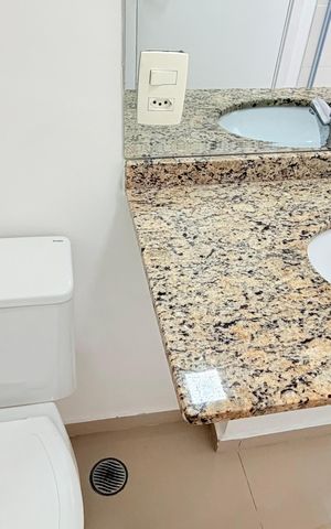 Apartamento para alugar com 70m², 2 quartos e 2 vagasBanheiro suite 