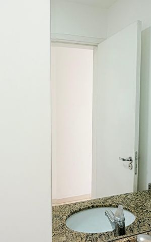 Apartamento para alugar com 70m², 2 quartos e 2 vagasBanheiro social 