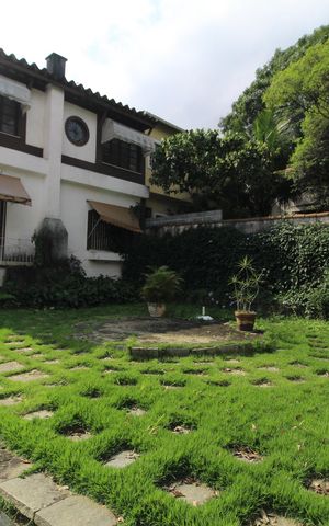 Casa à venda com 1210m², 8 quartos e 5 vagasÁrea Externa