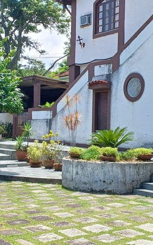 Casa à venda com 1210m², 8 quartos e 5 vagas