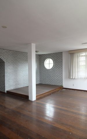 Casa à venda com 1210m², 8 quartos e 5 vagasCasa 3 - Sala