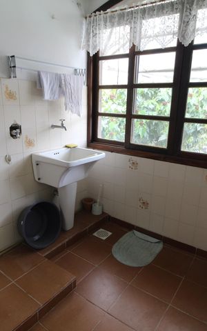 Casa à venda com 1210m², 8 quartos e 5 vagasCasa 3 - Área de Serviço