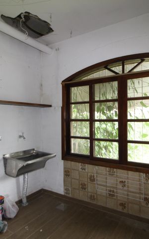 Casa à venda com 1210m², 8 quartos e 5 vagasCasa 2 - Área de Serviço