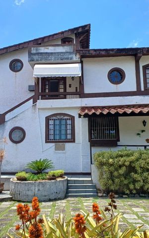 Casa à venda com 1210m², 8 quartos e 5 vagas