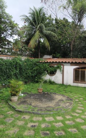 Casa à venda com 1210m², 8 quartos e 5 vagasÁrea Externa