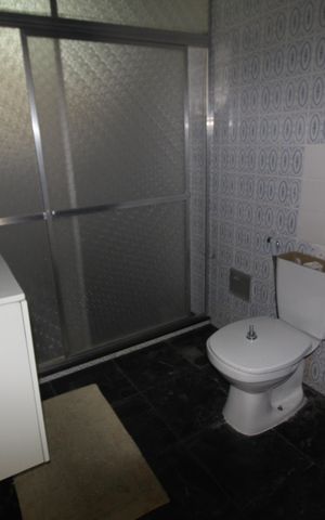 Casa à venda com 1210m², 8 quartos e 5 vagasCasa 1 - Banheiro Social
