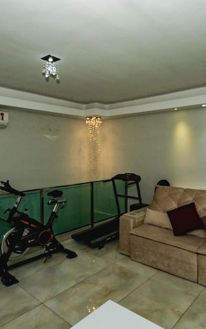 Casa à venda com 245m², 3 quartos e 2 vagasSala de TV