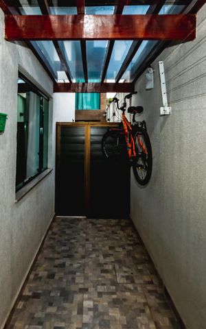 Casa à venda com 245m², 3 quartos e 2 vagascorredor 